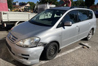 Toyota Avensis Verso 2,0 D-4D HAVAROVÁNO MOTOR OK